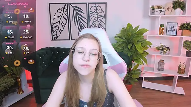 Snapshot of LayriantaVee chatting on 16, 2, 2025 LayriantaVee online show from 16, 2, 2025