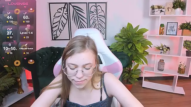 Snapshot of LayriantaVee chatting on 16, 2, 2025 LayriantaVee online show from 16, 2, 2025