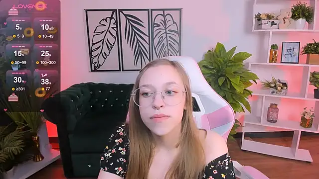 Snapshot of LayriantaVee chatting on 22, 2, 2025 LayriantaVee online show from 22, 2, 2025