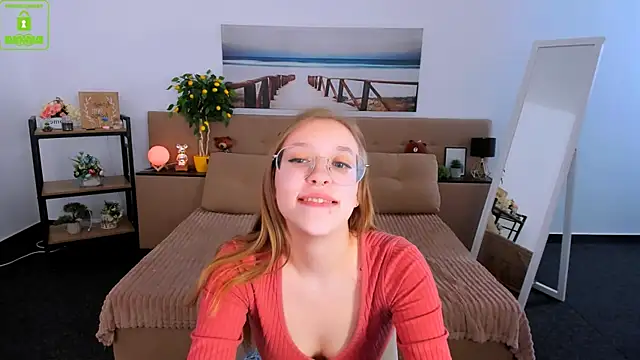 Snapshot of LayriantaVee chatting on 1, 3, 2025 LayriantaVee online show from 1, 3, 2025