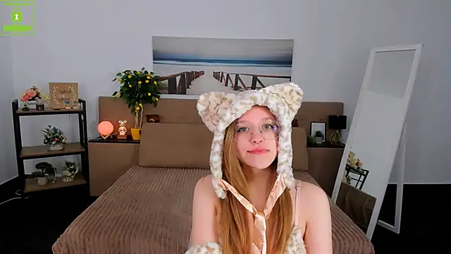 Snapshot of LayriantaVee chatting on 3, 3, 2025 LayriantaVee online show from 3, 3, 2025