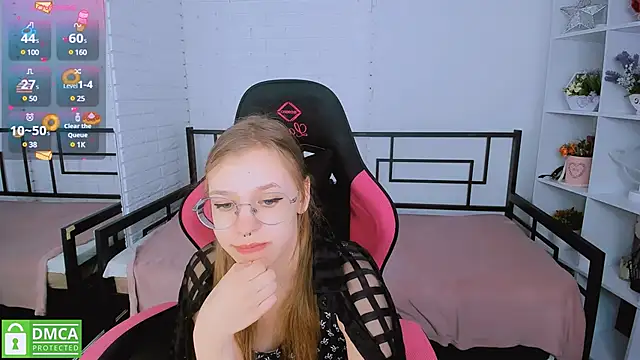 Snapshot of LayriantaVee chatting on 11, 3, 2025 LayriantaVee online show from 11, 3, 2025