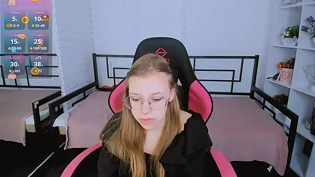 Snapshot of LayriantaVee chatting on 12, 3, 2025 LayriantaVee online show from 12, 3, 2025