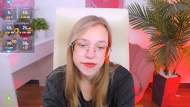 Snapshot of LayriantaVee chatting on 11, 9, 2025 LayriantaVee online show from 11, 9, 2025