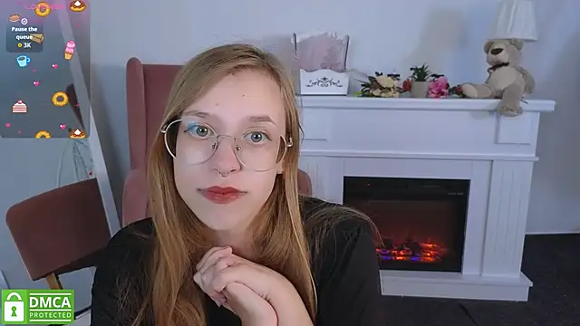 Snapshot of LayriantaVee chatting on 12, 9, 2025 LayriantaVee online show from 12, 9, 2025