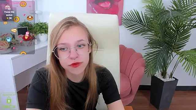 Snapshot of LayriantaVee chatting on 22, 9, 2025 LayriantaVee online show from 22, 9, 2025