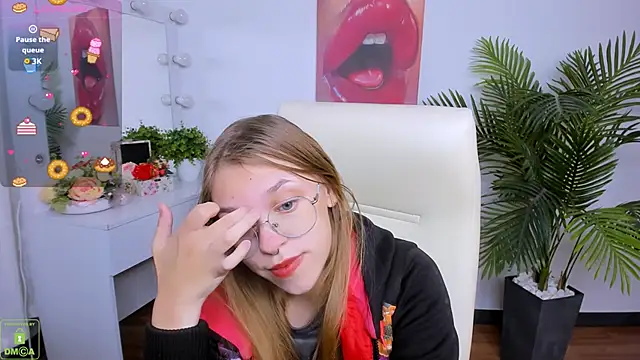 Snapshot of LayriantaVee chatting on 28, 9, 2025 LayriantaVee online show from 28, 9, 2025