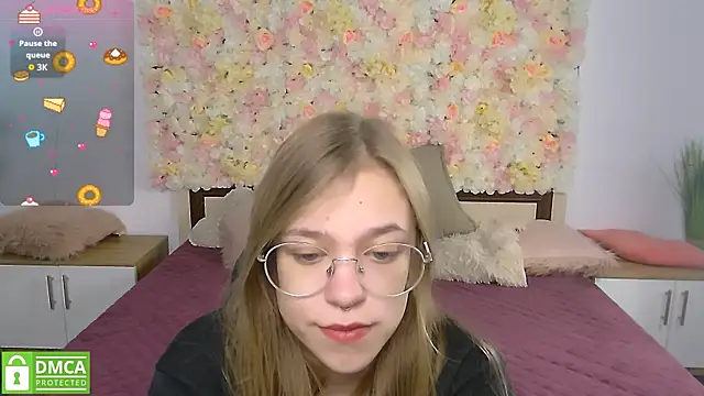 Snapshot of LayriantaVee chatting on 5, 10, 2025 LayriantaVee online show from 5, 10, 2025