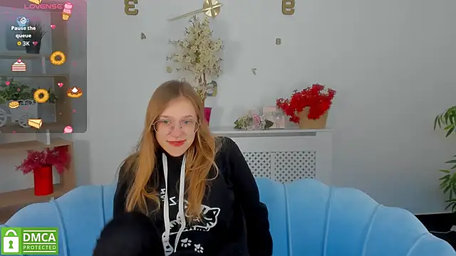 Snapshot of LayriantaVee chatting on 7, 10, 2025 LayriantaVee online show from 7, 10, 2025