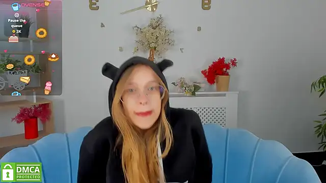 Snapshot of LayriantaVee chatting on 10, 10, 2025 LayriantaVee online show from 10, 10, 2025