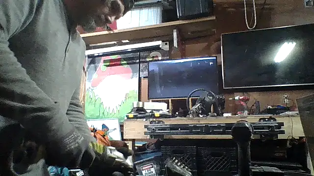 Snapshot of clitstitsandbongrips chatting on 4, 12, 2024 clitstitsandbongrips online show from 4, 12, 2024