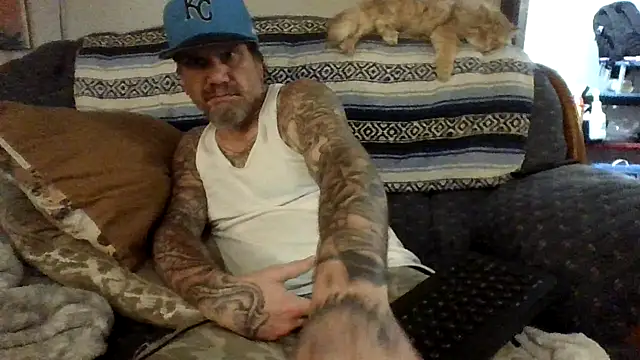 Snapshot of clitstitsandbongrips chatting on 10, 10, 2025 clitstitsandbongrips online show from 10, 10, 2025