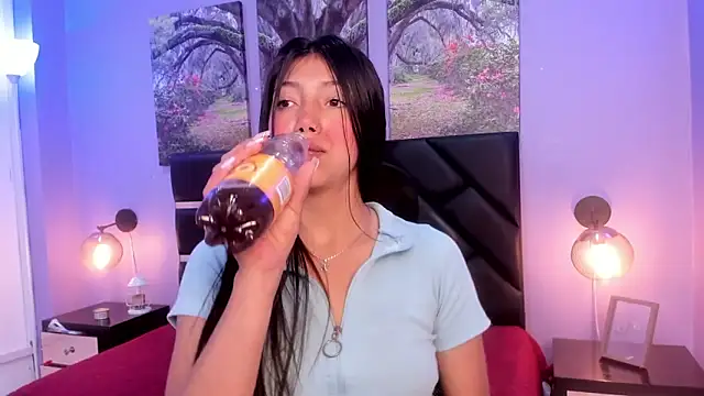 KimberlyVillaLobos online show from 22, 2, 2025