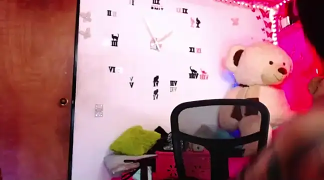 Snapshot of goddess_BigassCock chatting on 12, 3, 2025 goddess BigassCock online show from 12, 3, 2025