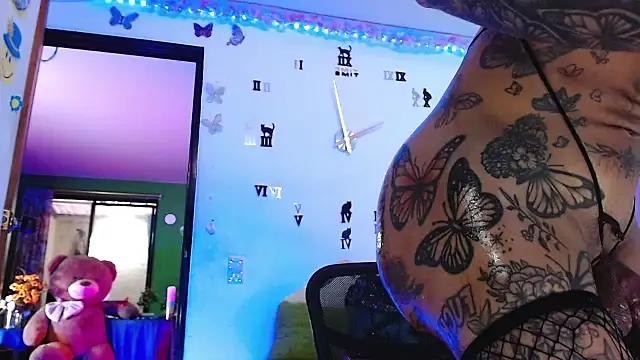 Snapshot of goddess_BigassCock chatting on 15, 10, 2025 goddess BigassCock online show from 15, 10, 2025