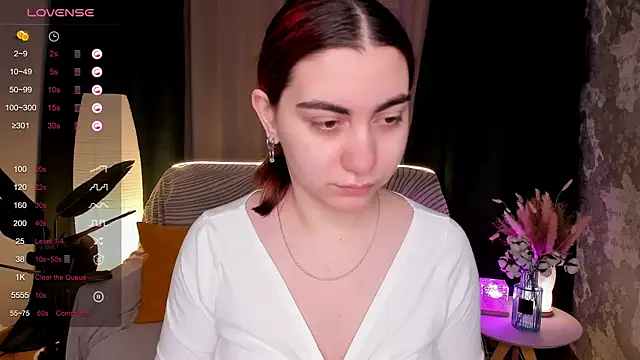 hannacheekss  online show from 11, 2, 2026