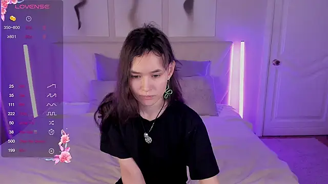 Emily Strikeee online show from 28, 11, 2025