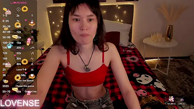 Emily Strikeee online show from 15, 4, 2026