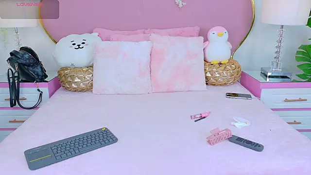 NahiaraReina online show from 21, 10, 2025