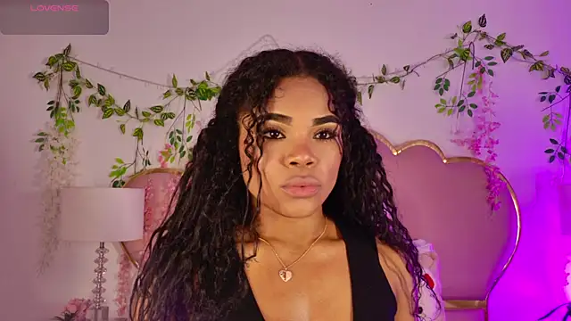 NahiaraReina online show from 7, 5, 2026