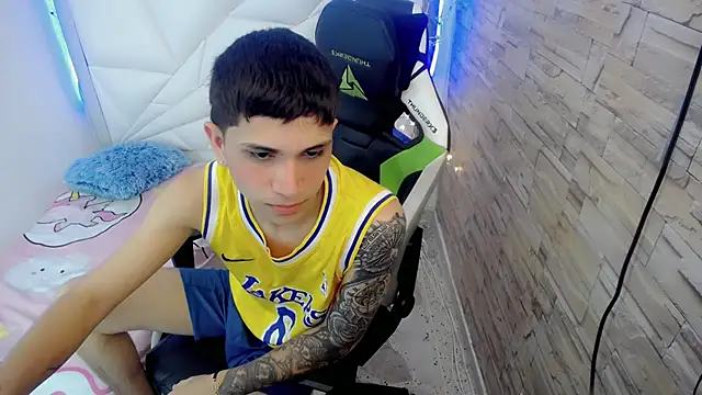 Brayan lopezz online show from 17, 1, 2025