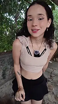 Snapshot of sweet_outdoor_charm chatting on 18, 6, 2026 sweet outdoor charm online show from 18, 6, 2026