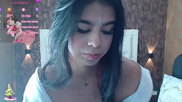 EMALINDA  HILSS online show from 23, 12, 2024