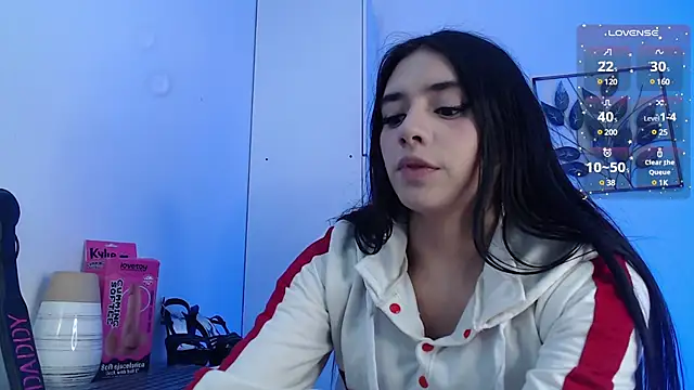 Snapshot of Kylie_golden chatting on 14, 1, 2025 Kylie golden online show from 14, 1, 2025