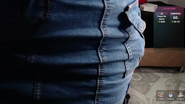 Snapshot of Kylie_golden chatting on 4, 3, 2025 Kylie golden online show from 4, 3, 2025