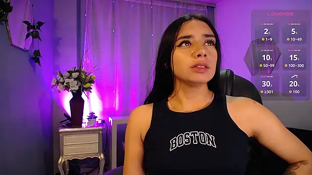 Snapshot of Kylie_golden chatting on 17, 9, 2025 Kylie golden online show from 17, 9, 2025