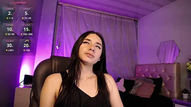 Snapshot of Kylie_golden chatting on 2, 10, 2025 Kylie golden online show from 2, 10, 2025