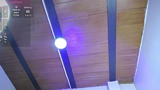 Snapshot of Kylie_golden chatting on 7, 11, 2025 Kylie golden online show from 7, 11, 2025