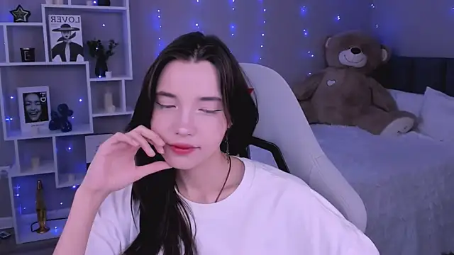 as1an girlfriend online show from 8, 5, 2026