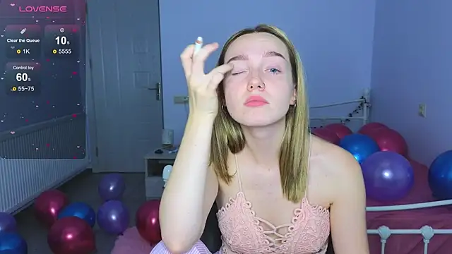 Snapshot of Wild_Sophie_ chatting on 26, 11, 2025 Wild Sophie online show from 26, 11, 2025