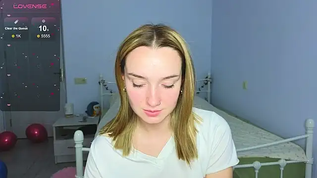 Snapshot of Wild_Sophie_ chatting on 3, 12, 2025 Wild Sophie online show from 3, 12, 2025