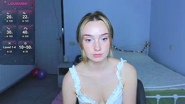 Snapshot of Wild_Sophie_ chatting on 4, 12, 2025 Wild Sophie online show from 4, 12, 2025