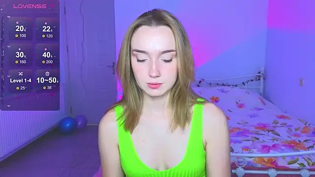 Snapshot of Wild_Sophie_ chatting on 17, 12, 2025 Wild Sophie online show from 17, 12, 2025