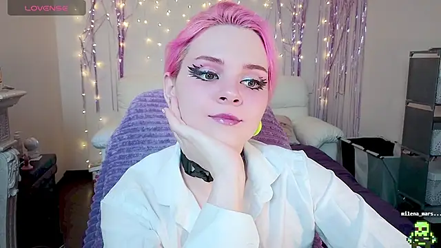 Snapshot of One_Moment_ chatting on 2, 12, 2024 One Moment online show from 2, 12, 2024