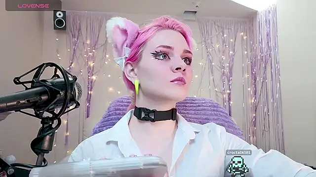 Snapshot of One_Moment_ chatting on 2, 12, 2024 One Moment online show from 2, 12, 2024