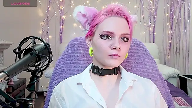 Snapshot of One_Moment_ chatting on 2, 12, 2024 One Moment online show from 2, 12, 2024