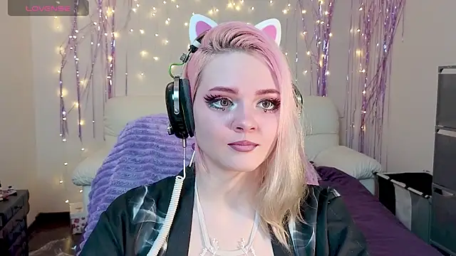 Snapshot of One_Moment_ chatting on 17, 12, 2024 One Moment online show from 17, 12, 2024