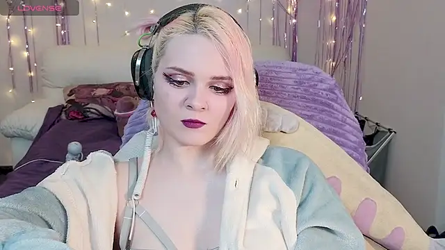 Snapshot of One_Moment_ chatting on 31, 1, 2025 One Moment online show from 31, 1, 2025