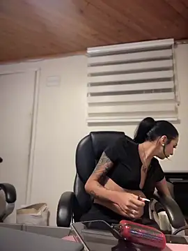 Hilary pinkk online show from 19, 12, 2025