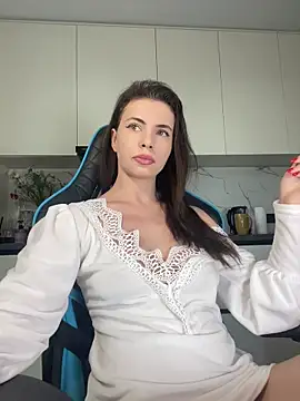 CurlyLara online show from 4, 7, 2026