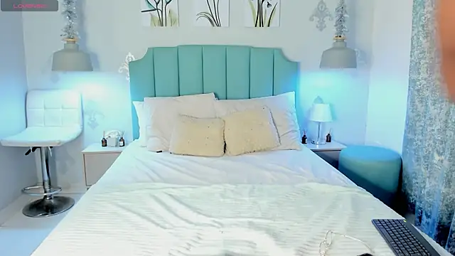 Khenta Michells online show from 2, 3, 2025