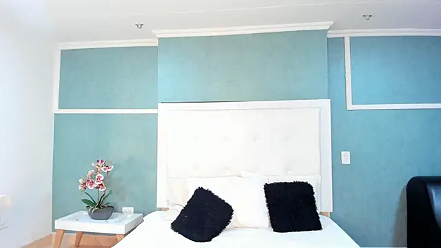 Khenta Michells online show from 23, 9, 2025