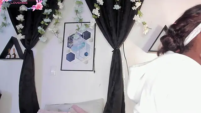 Khenta Michells online show from 5, 5, 2026