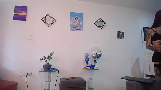 vixenxqueens online show from 18, 9, 2025