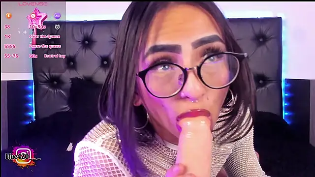 Snapshot of Skyler__blue4 chatting on 6, 2, 2025 Skyler  blue4 online show from 6, 2, 2025