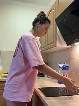 PoppyRobinson online show from 6, 12, 2024